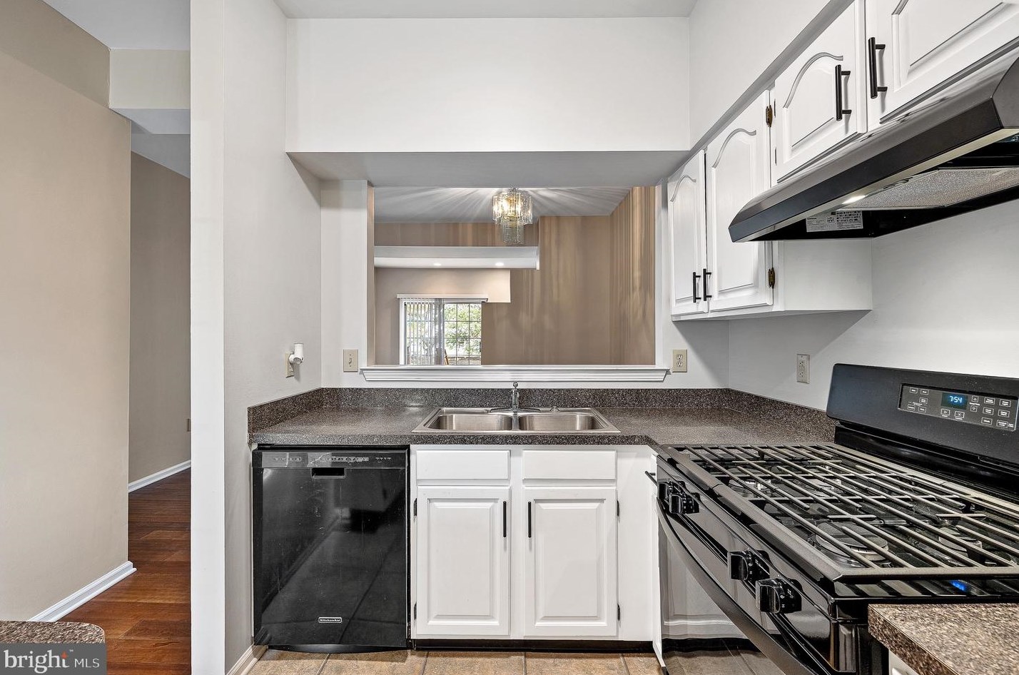 23 Winterberry Ct, Aura NJ  08028-2802 exterior