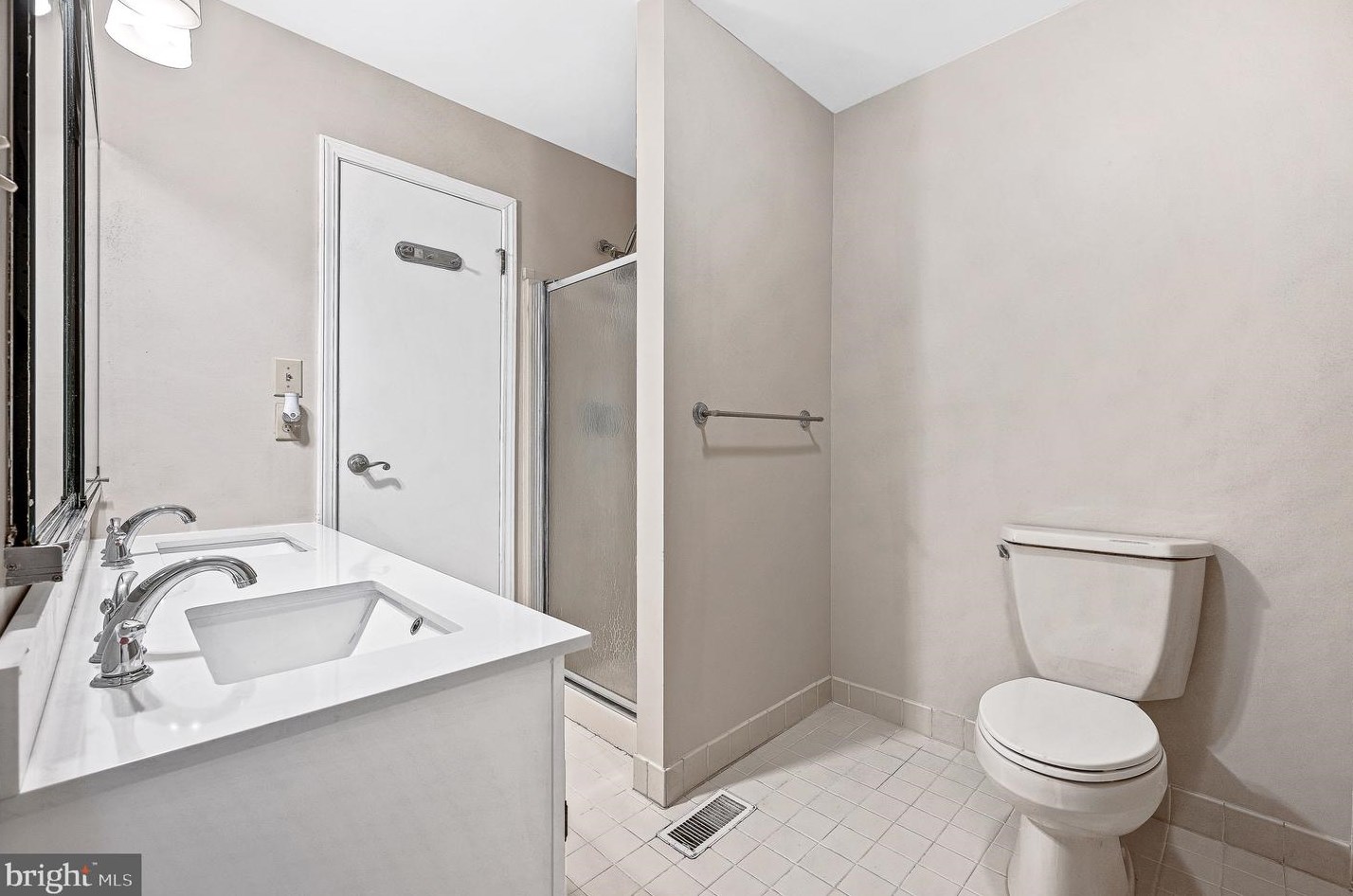 23 Winterberry Ct, Aura NJ  08028-2802 exterior