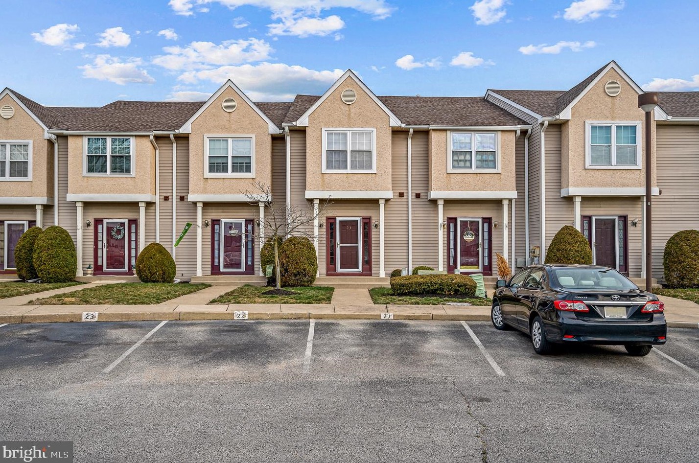23 Winterberry Ct, Aura, NJ 08028-2802