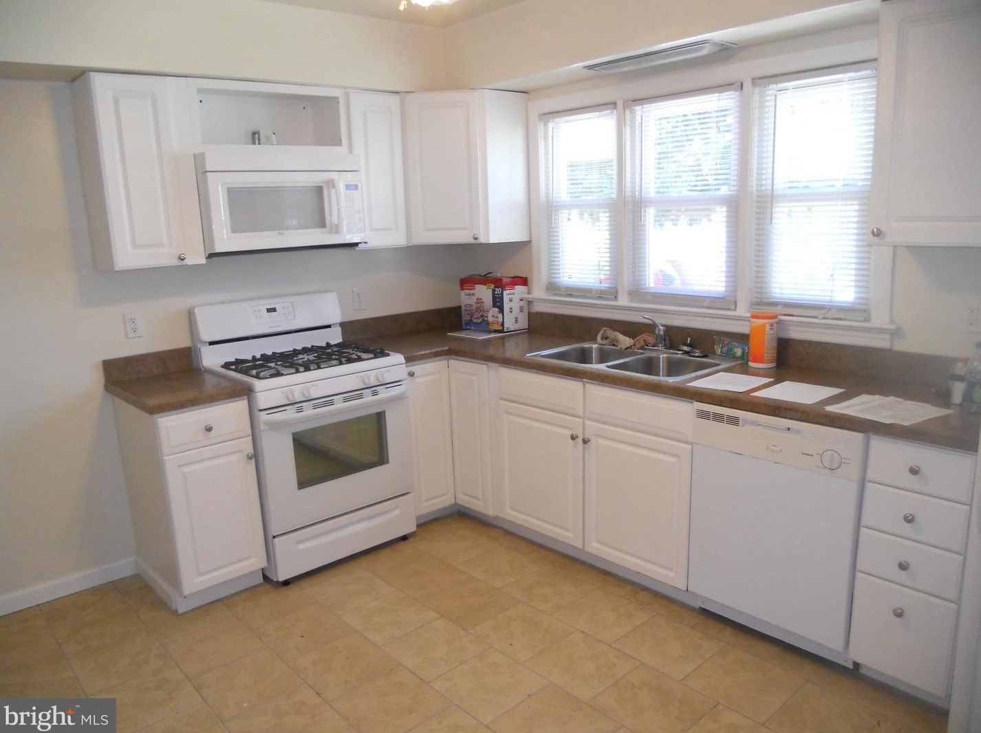 108 Holly St, Aura, NJ 08028