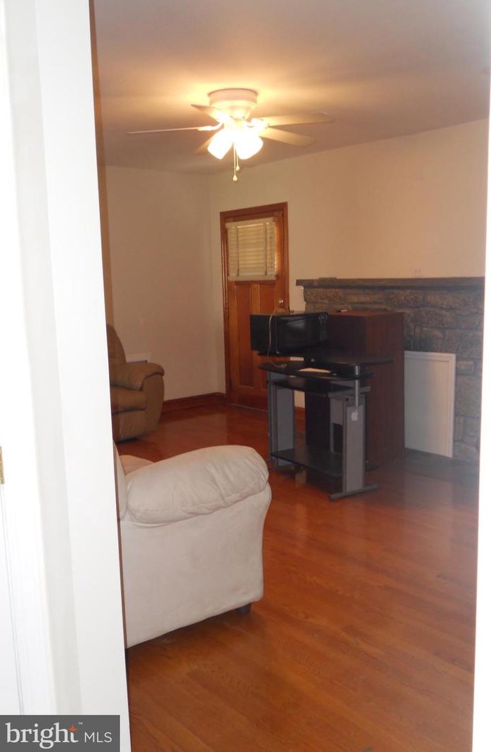 108 Holly St, Aura NJ  08028-2223 exterior