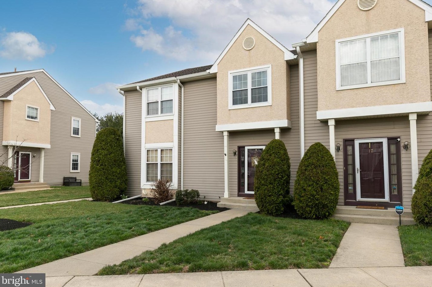 18 Winterberry Ct, Aura, NJ 08028