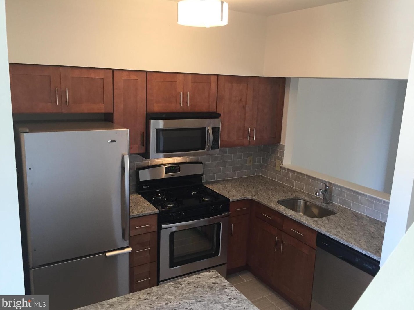 11 Winterberry Ct, Aura, NJ 08028