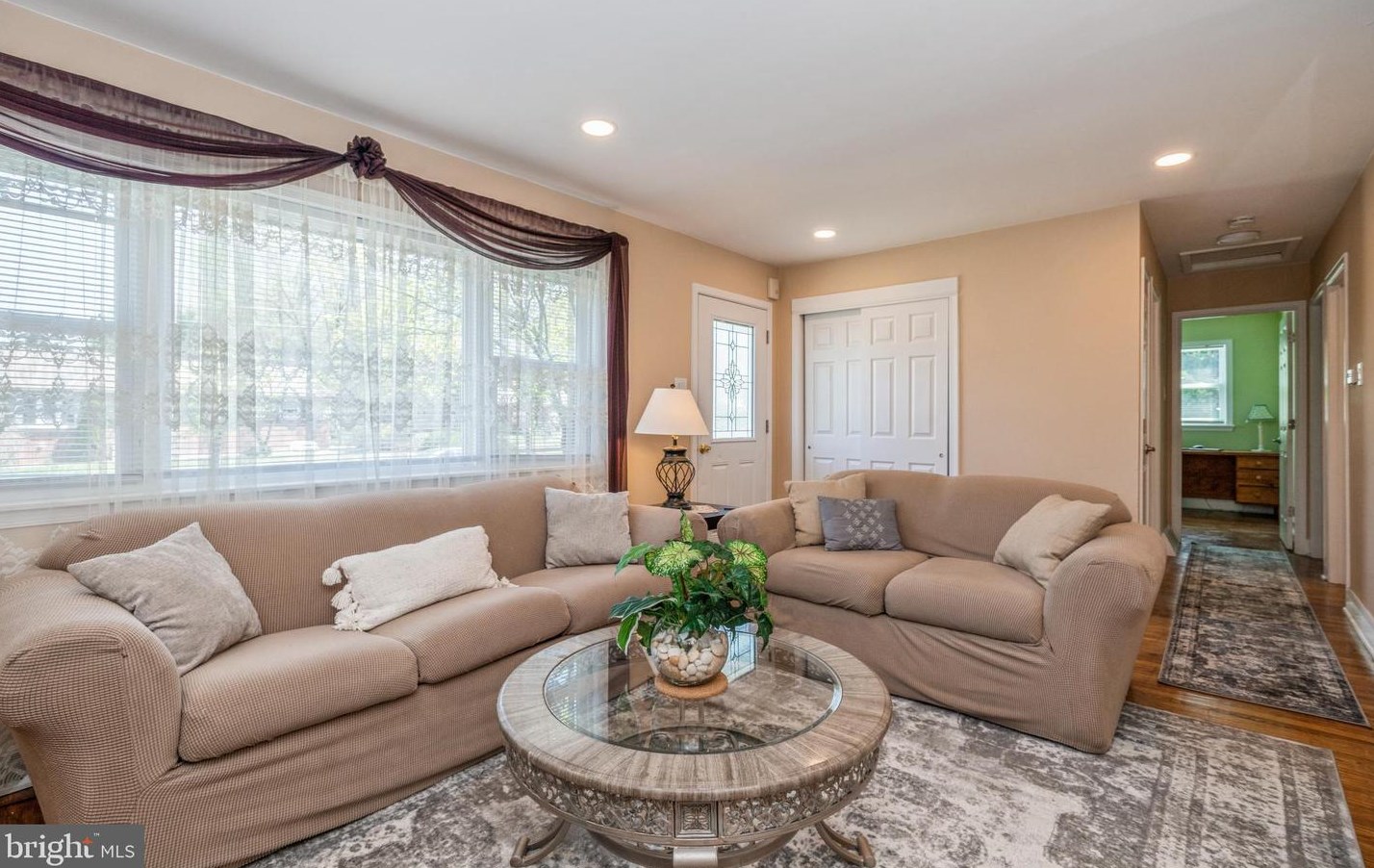 607 Fairmount Dr, Aura, NJ 08028