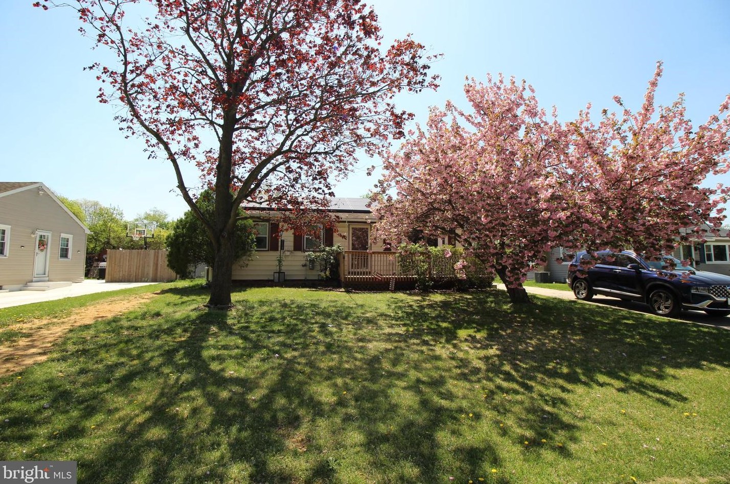 164 E Clinton St, Clayton, NJ 08312