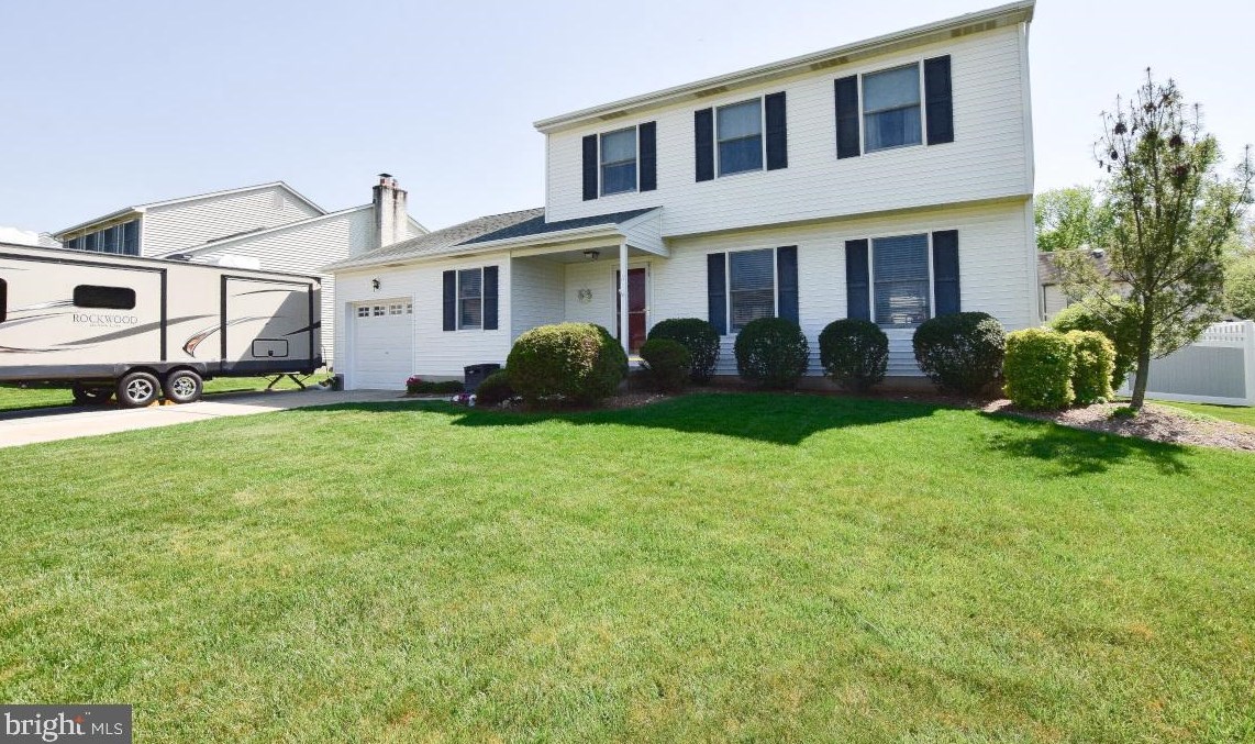 11 Dogwood Ave, Aura, NJ 08028-2817