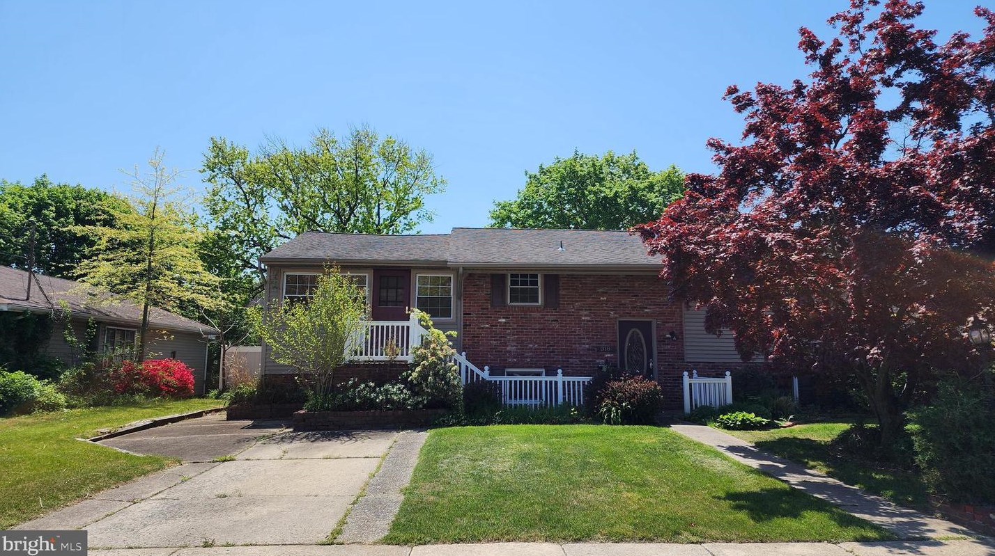 318 Oakwood Ave, Aura, NJ 08028-2212