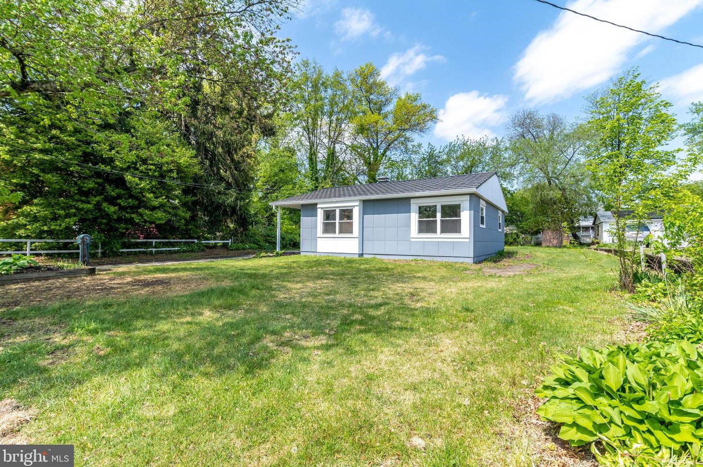 246 Queen St, West Deptford, NJ 08096