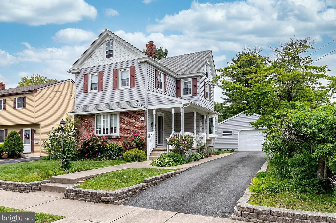 215 Dickinson Rd, Aura, NJ 08028-2115