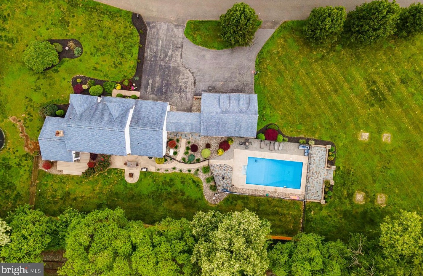 8 Kings Ct, Swedesboro, NJ 08085