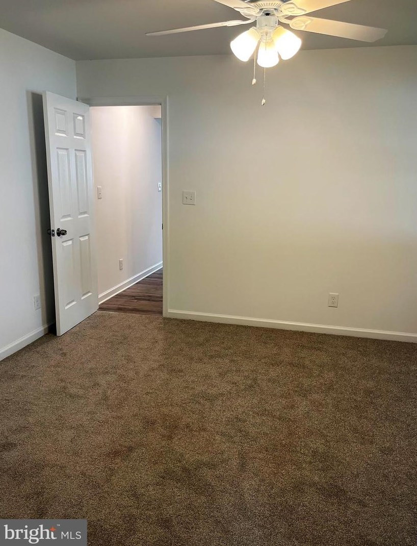 124 Hannold Blvd, West Deptford NJ  08096-1815 exterior