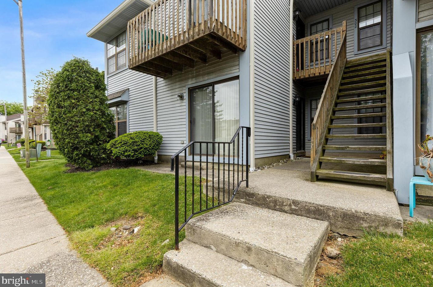 303 Coventry Ct, West Deptford, NJ 08051