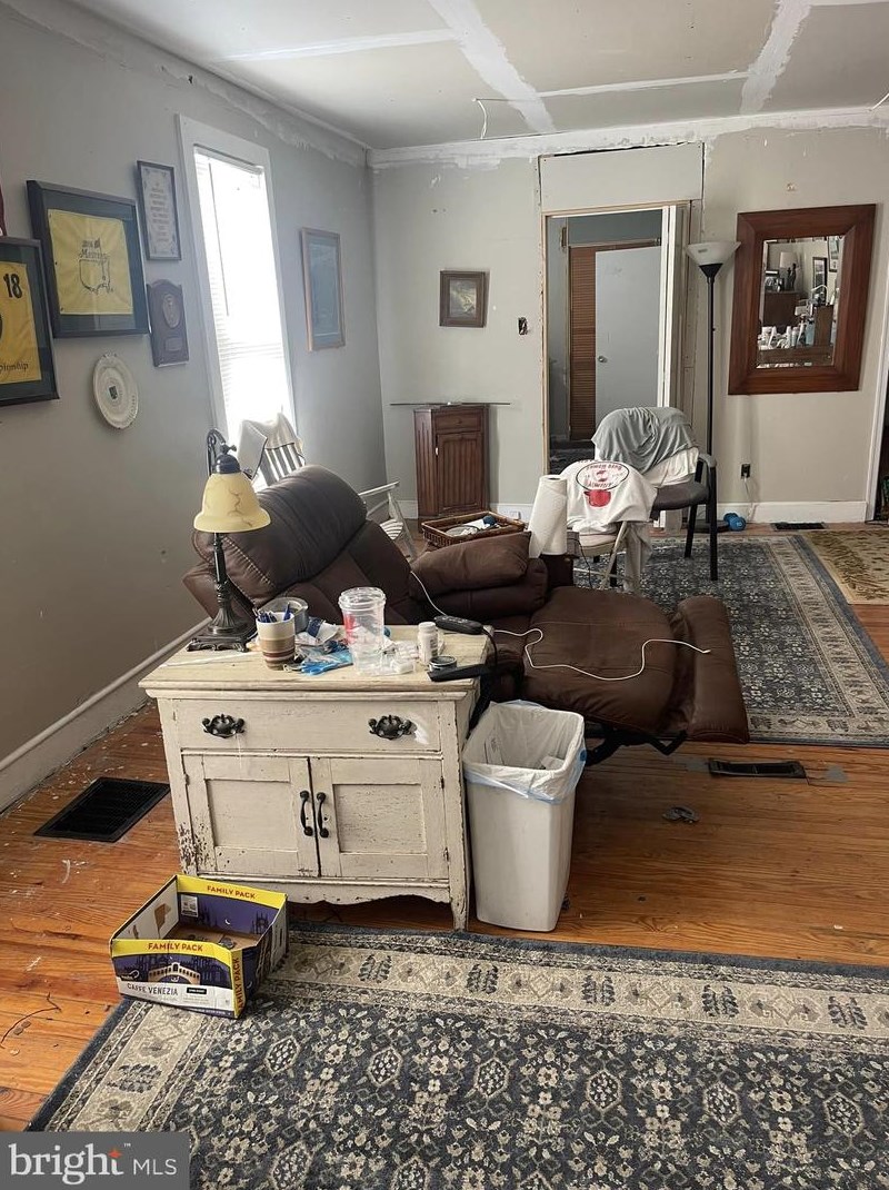 84 Carpenter St, West Deptford, NJ 08096