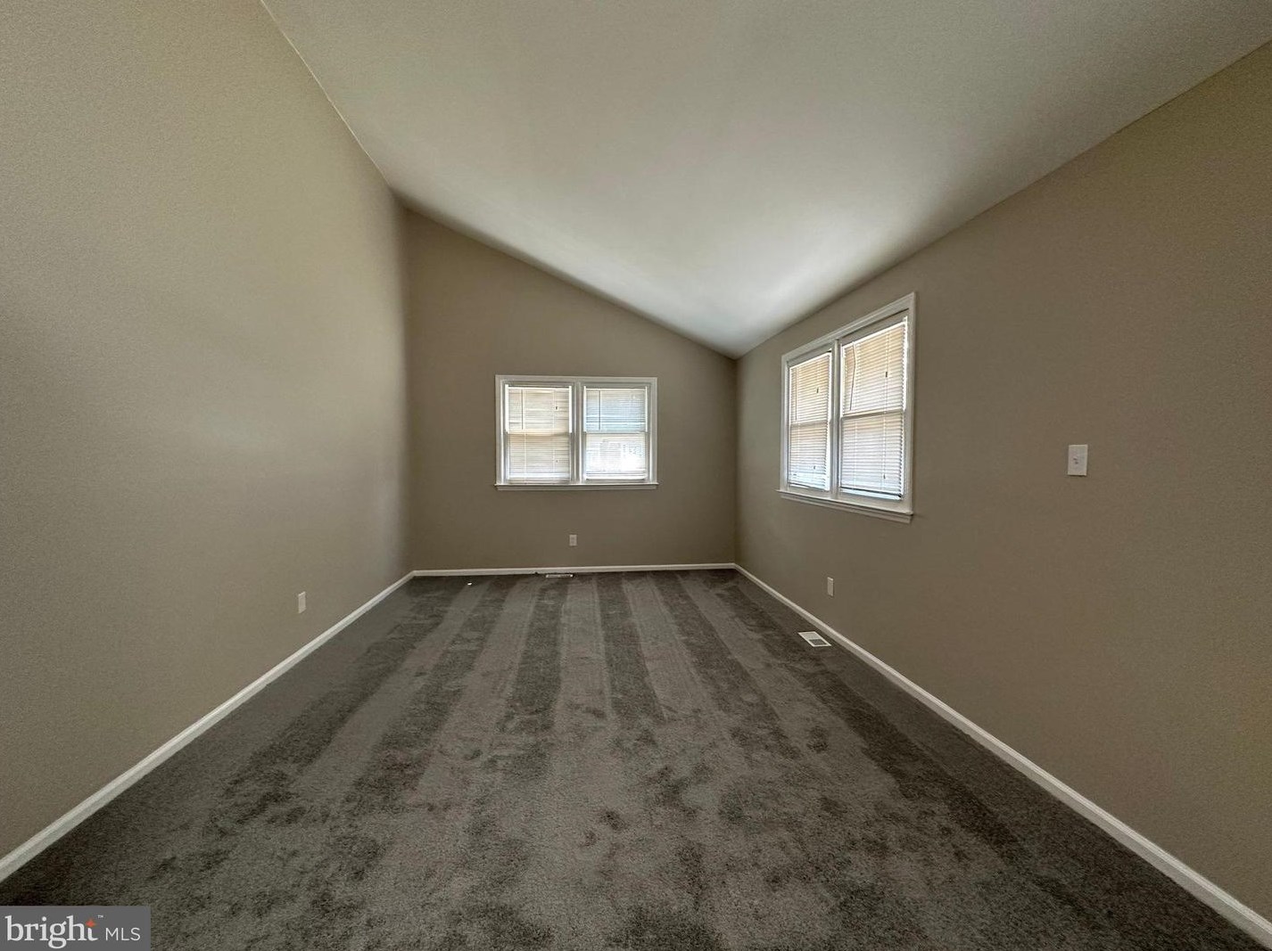 605 New York Rd, Aura, NJ 08028