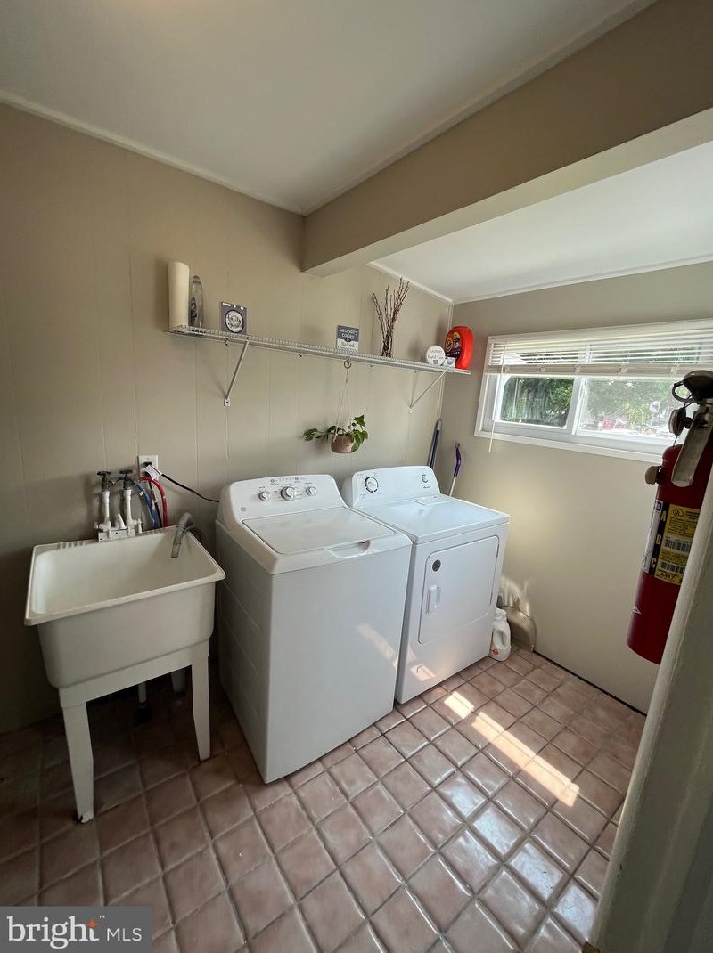 105 Wright Ave, Aura NJ  08028-2039 exterior