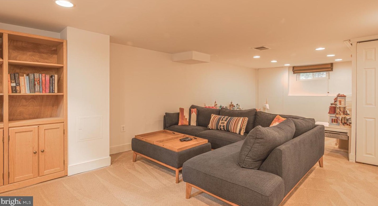 219 Crafton Ave, Pitman NJ  08071-1601 exterior