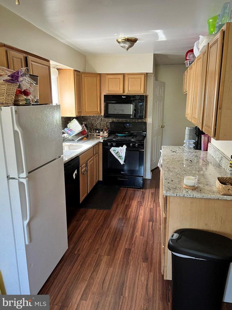 2 Franklin Rd, Aura, NJ 08028-2120