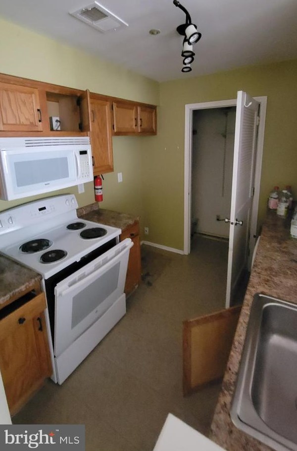 153 Crestmont Dr, West Deptford, NJ 08051