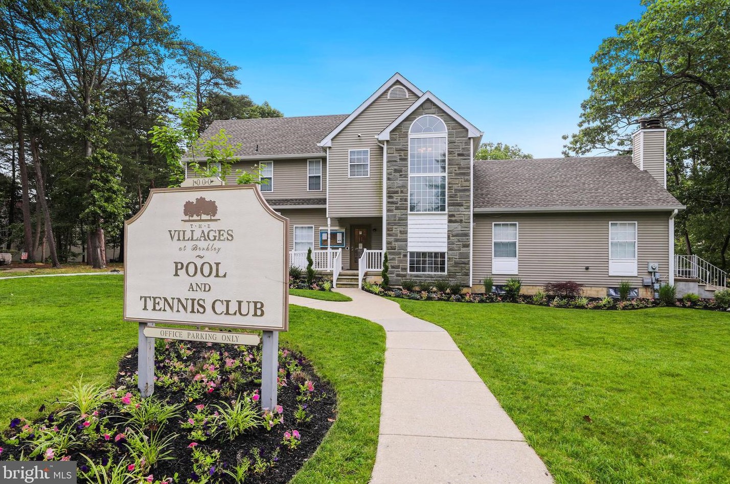 1131 Tristram Cir, West Deptford, NJ 08051