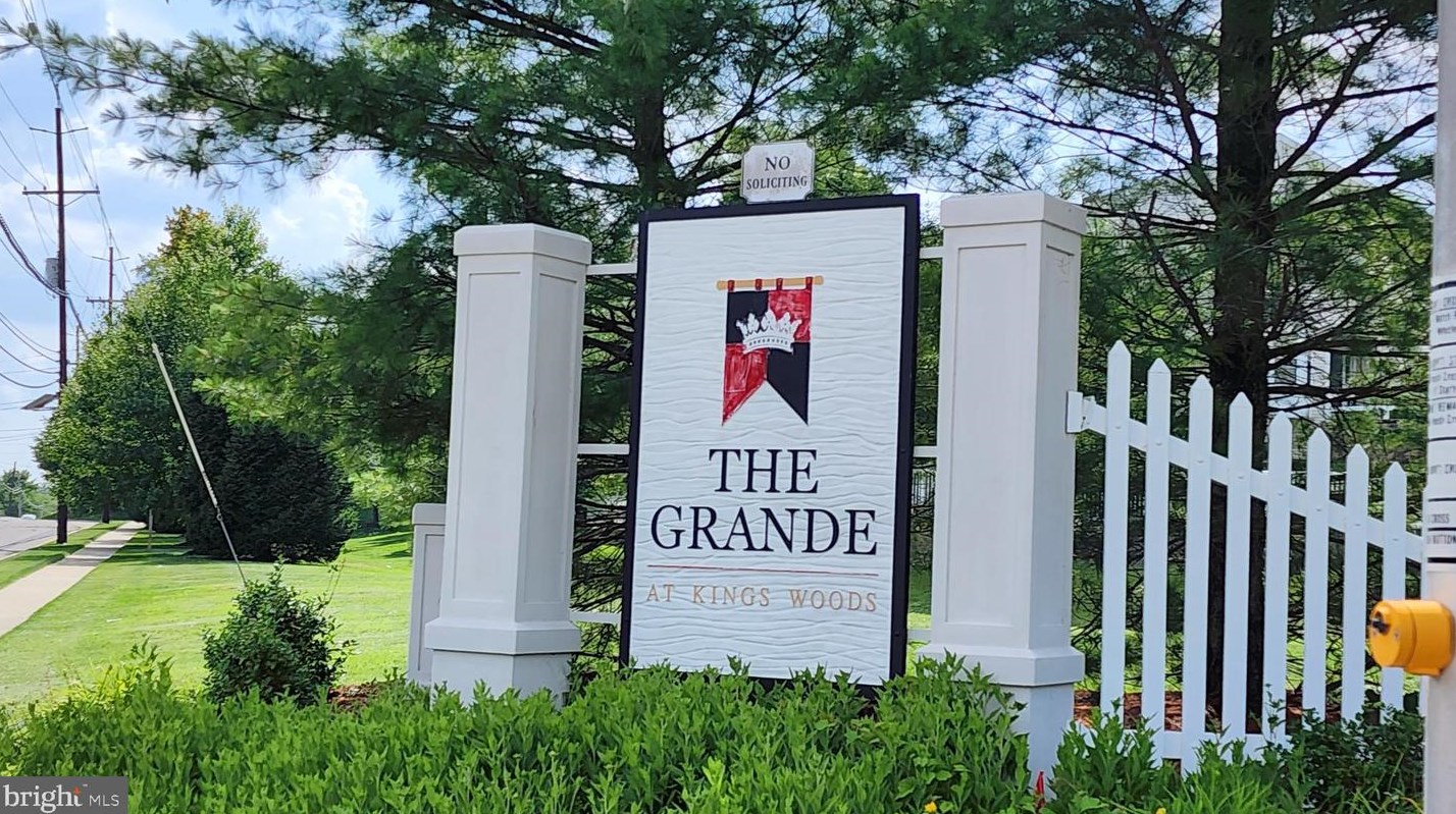 3 Highgrove Ct, West Deptford NJ  08086-3814 exterior