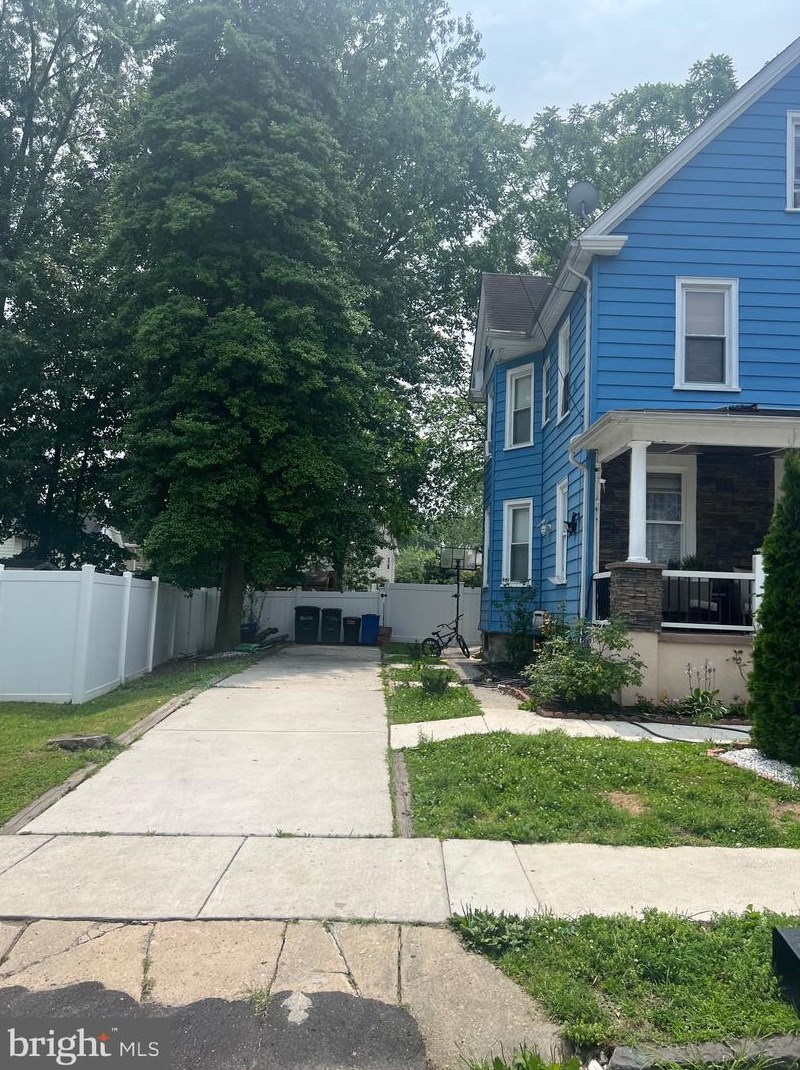 77 Wallace St, West Deptford, NJ 08096-2427