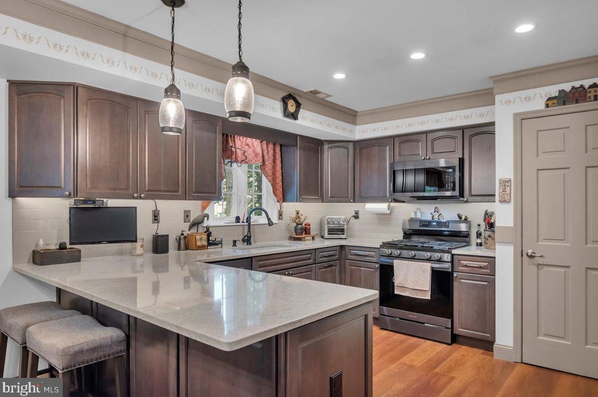 17 Cypress Ct, Aura NJ 08028-2857 exterior