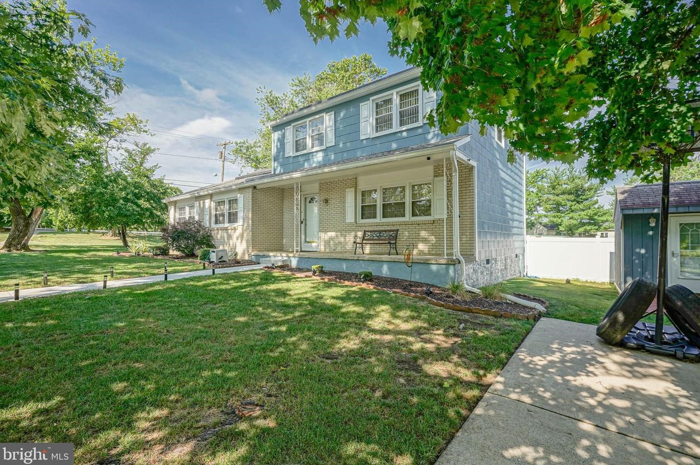 2 Riviera Dr, West Deptford, NJ 08096