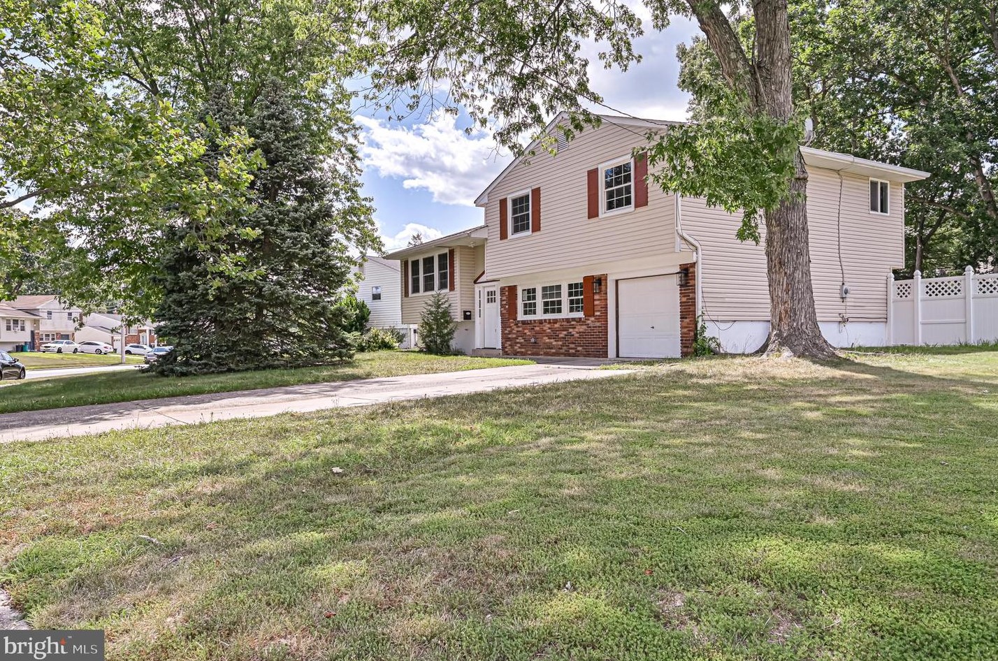 914 Whitman Dr, Blenheim, NJ 08012