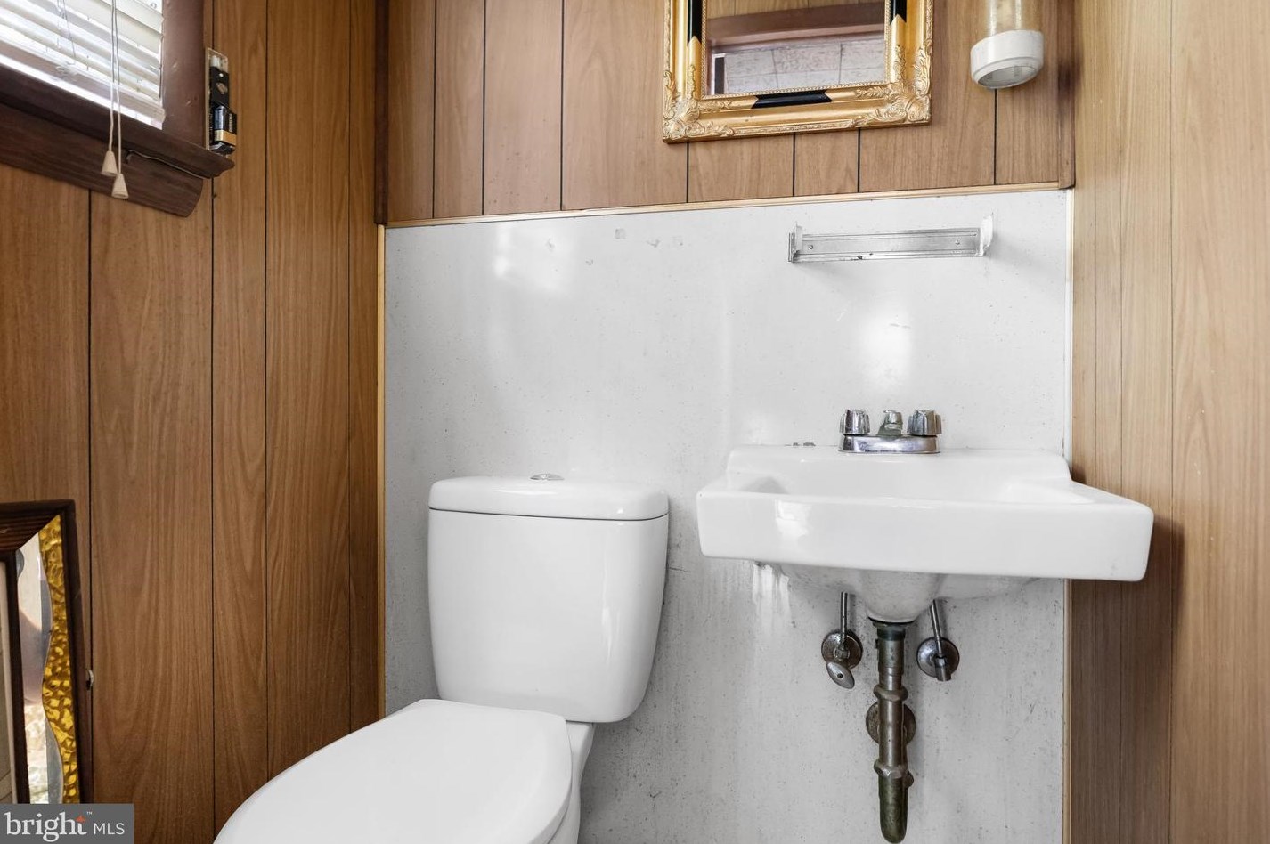 810 Academy St, Aura NJ  08028-8306 exterior