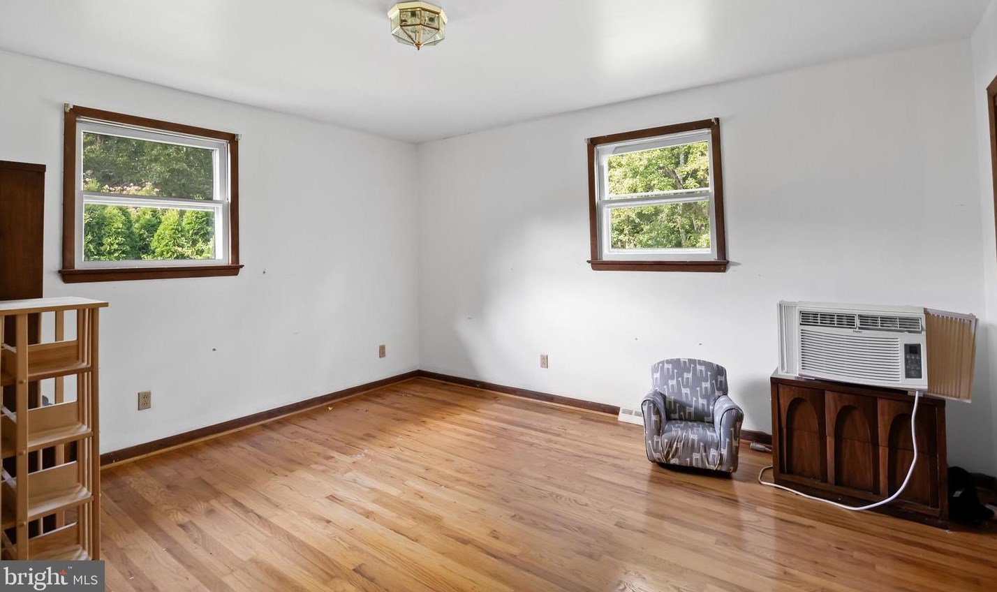 810 Academy St, Aura NJ  08028-8306 exterior