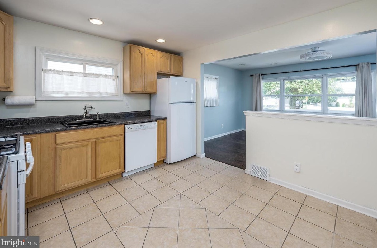 244 Pomona Ave, Aura, NJ 08028