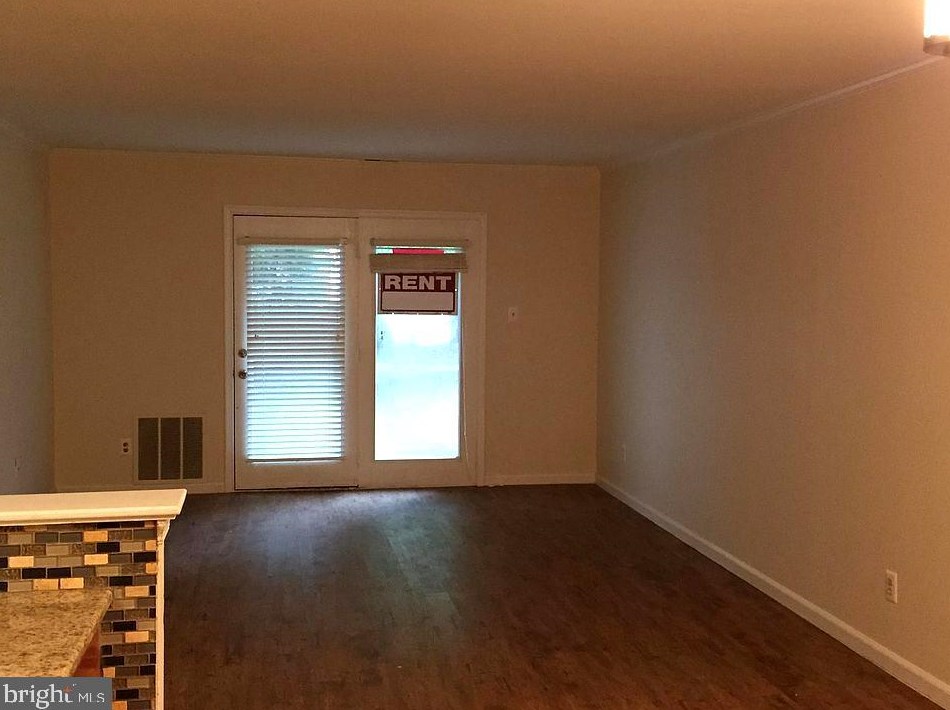 1020 Tristram Cir, West Deptford, NJ 08051