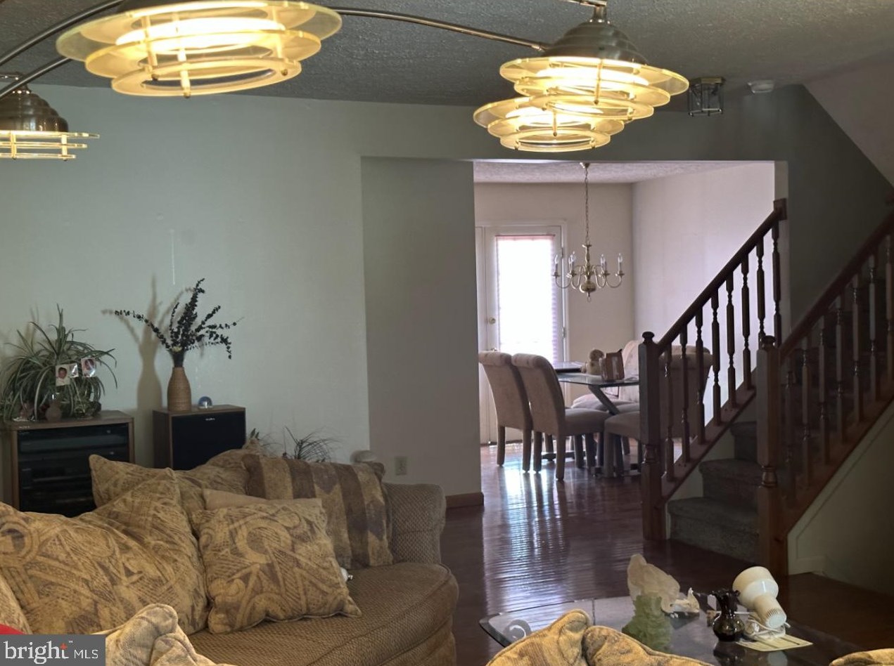 68 Hetton Ct, Aura, NJ 08028