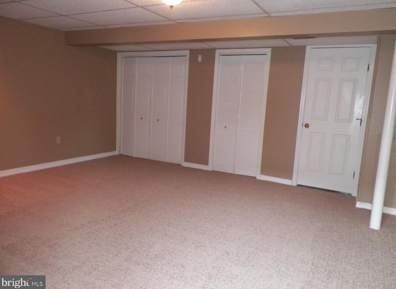 2 Andrew Ct, Aura NJ  08028-2936 exterior