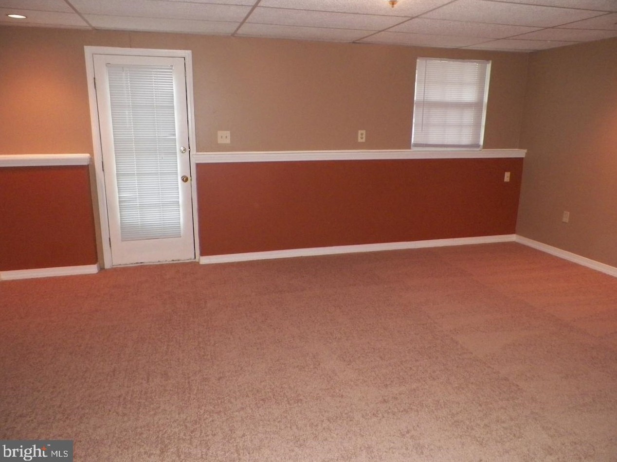 2 Andrew Ct, Aura, NJ 08028