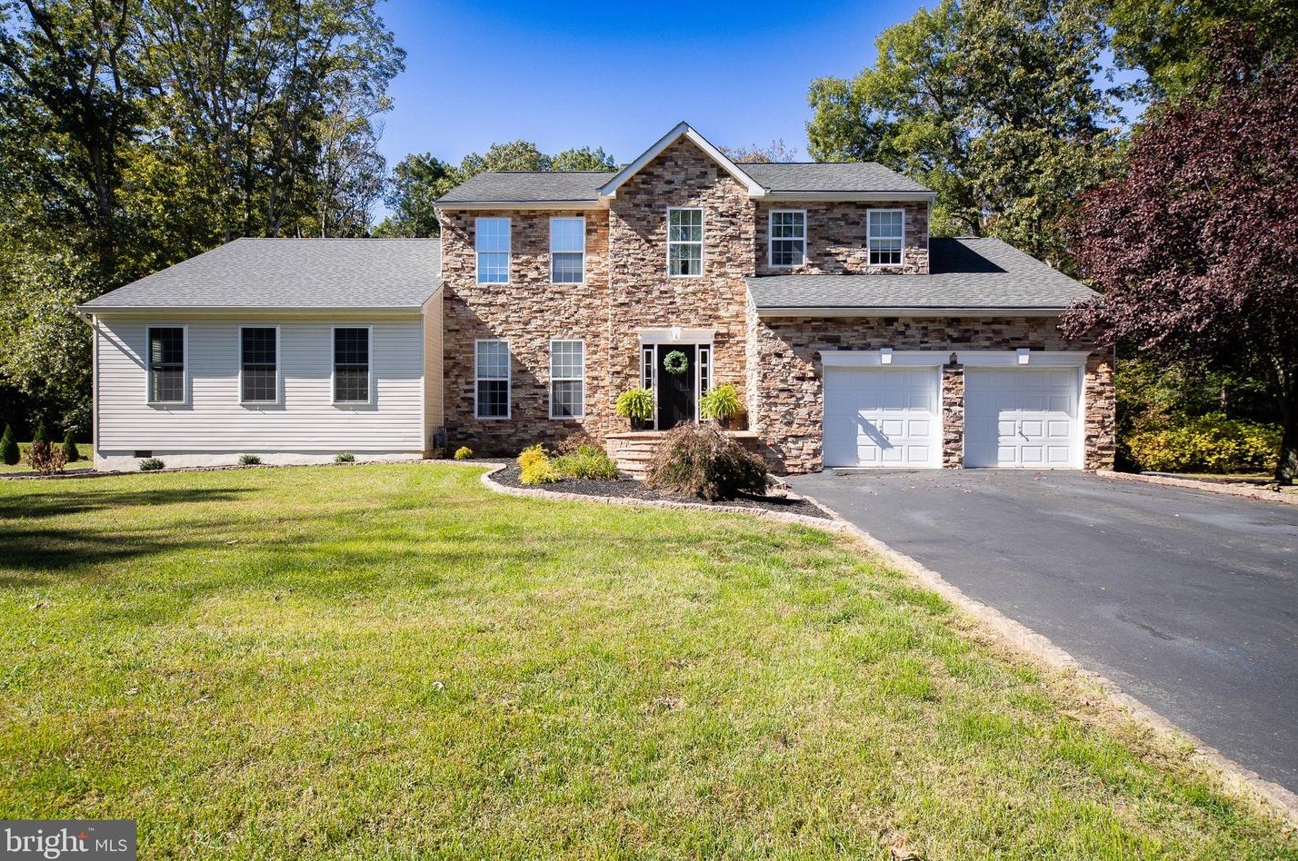 595 Forsythia Dr, Vineland, NJ 08360-1803