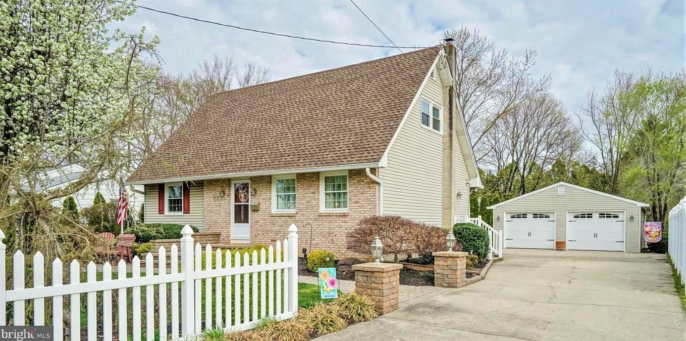 77 Walnut St, Clayton, NJ 08312