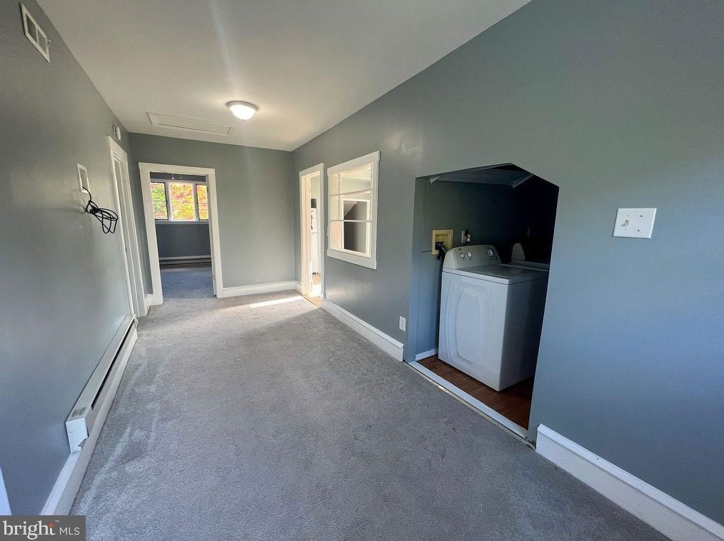 915 N Main St, Aura, NJ 08028