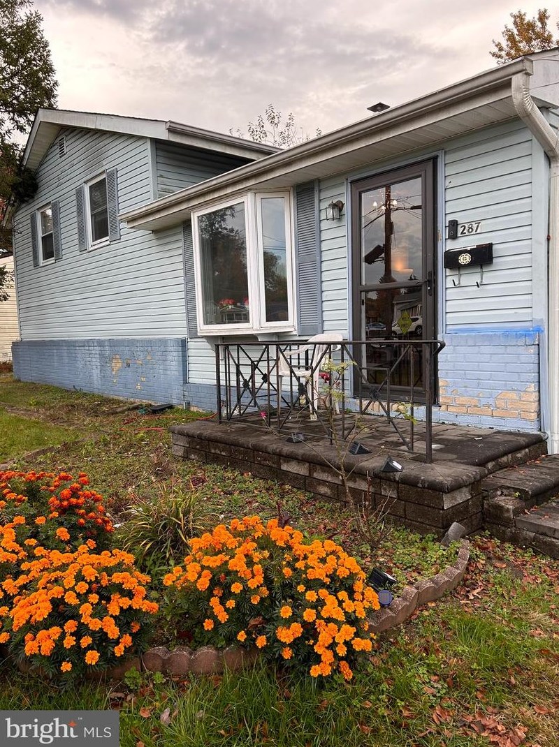 287 Somerset Rd, West Deptford, NJ 08096