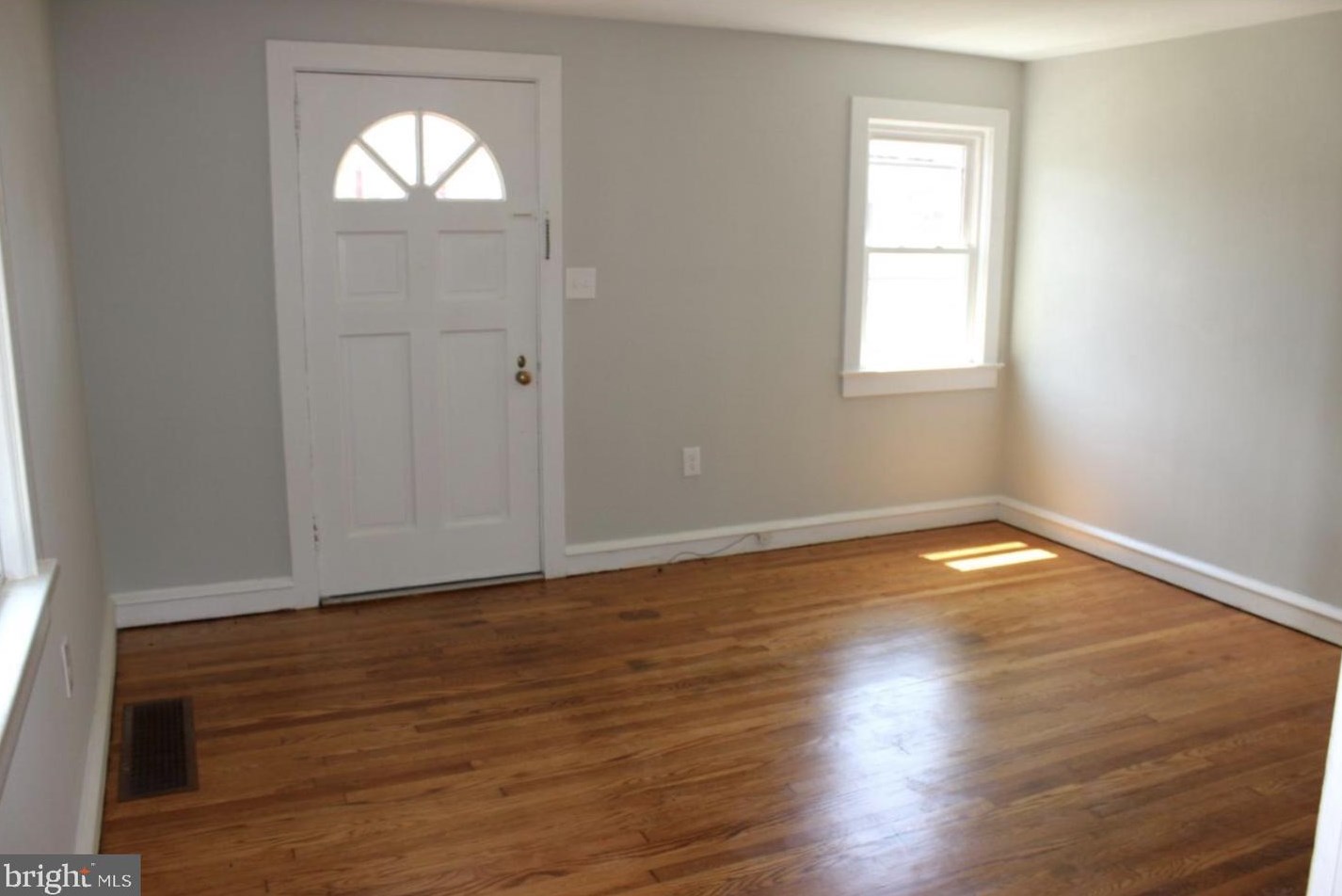 72 Hess Ave, West Deptford, NJ 08096