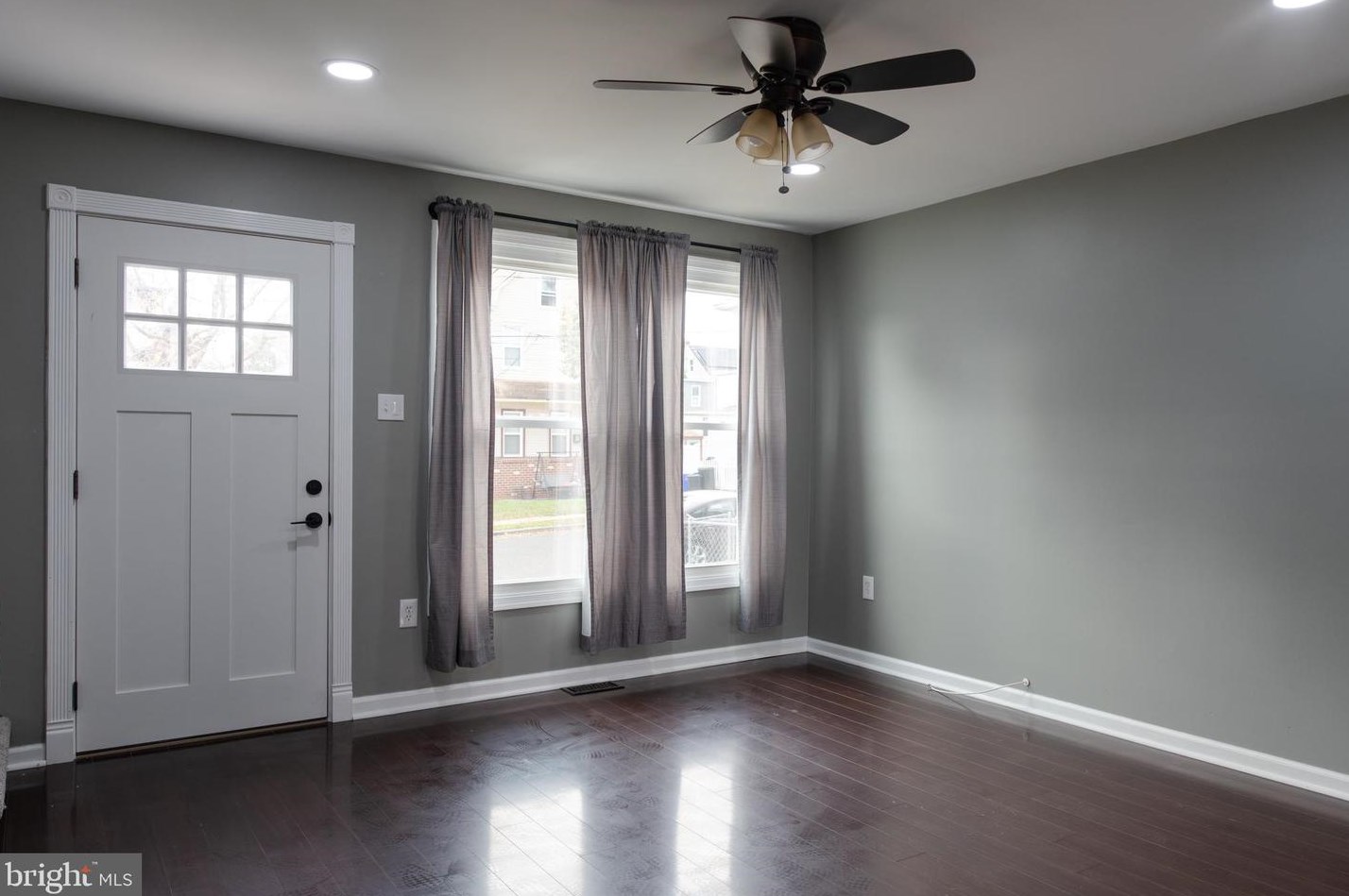 72 Wallace St, West Deptford, NJ 08096