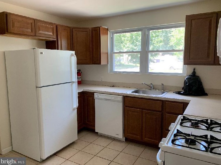 223 Dickinson Rd, Aura NJ  08028-2108 exterior