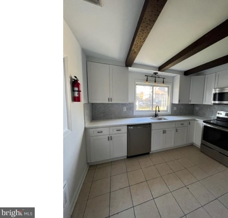 214 S Maple St, West Deptford, NJ 08096