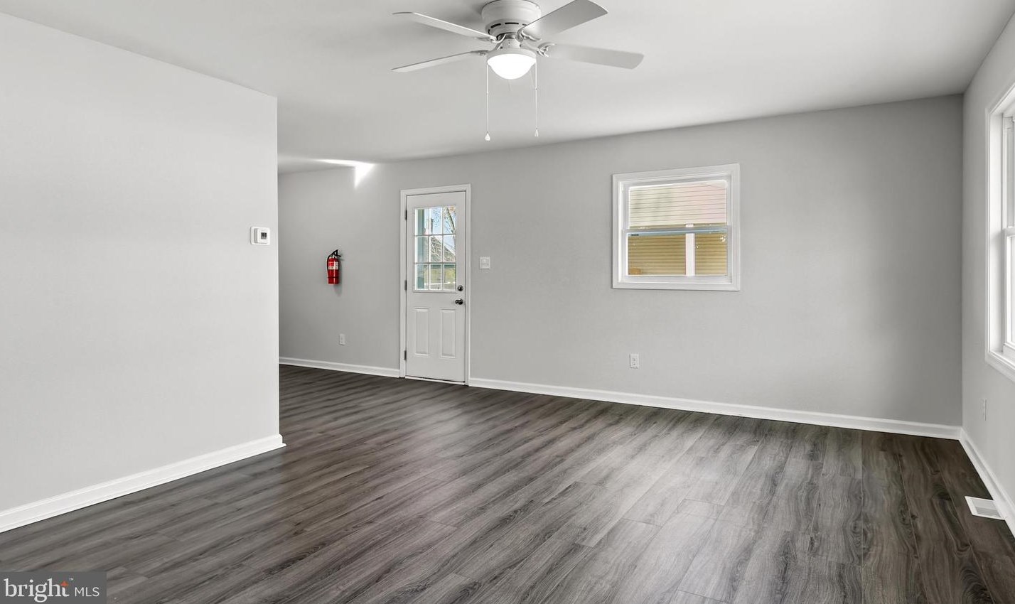 527 Penn Blvd, West Deptford, NJ 08096