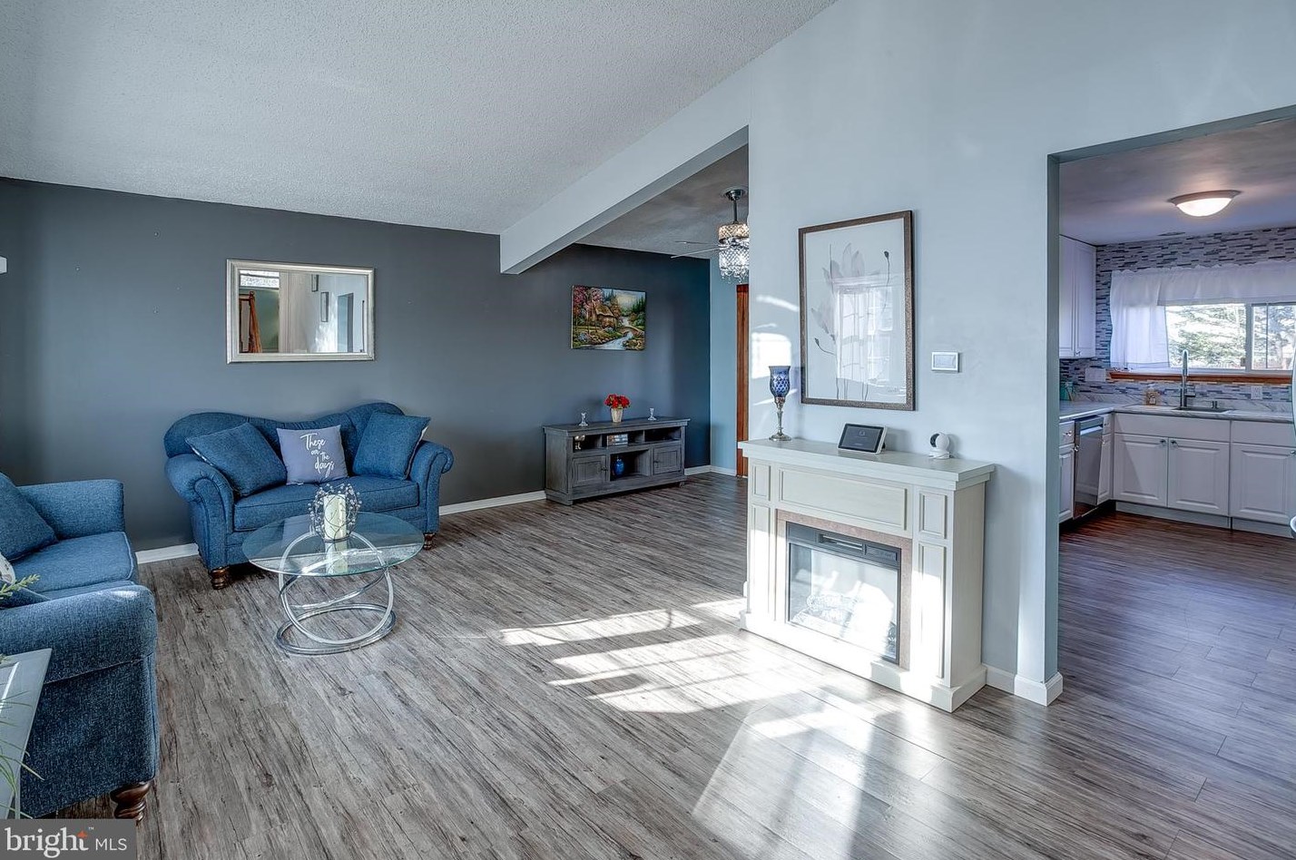 180 Sacramento Ct, West Deptford NJ  08051-1361 exterior