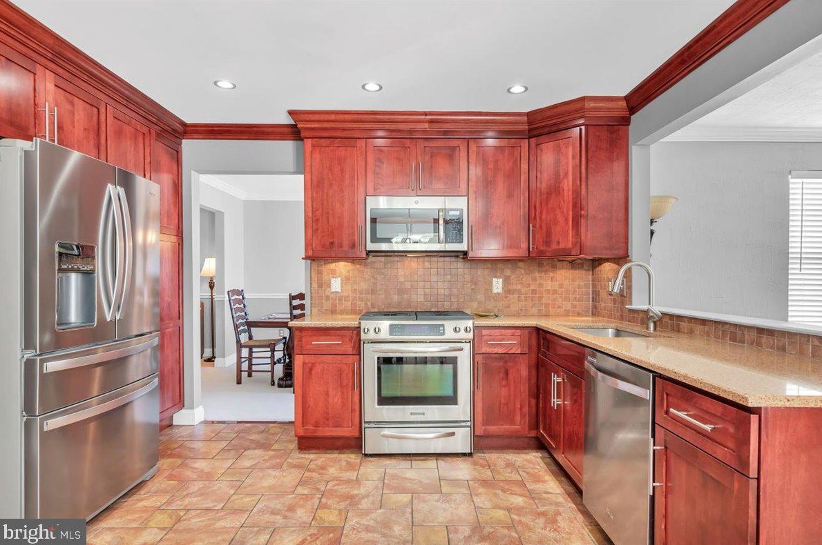 11 Morgan Dr, Clayton NJ  08312-2441 exterior