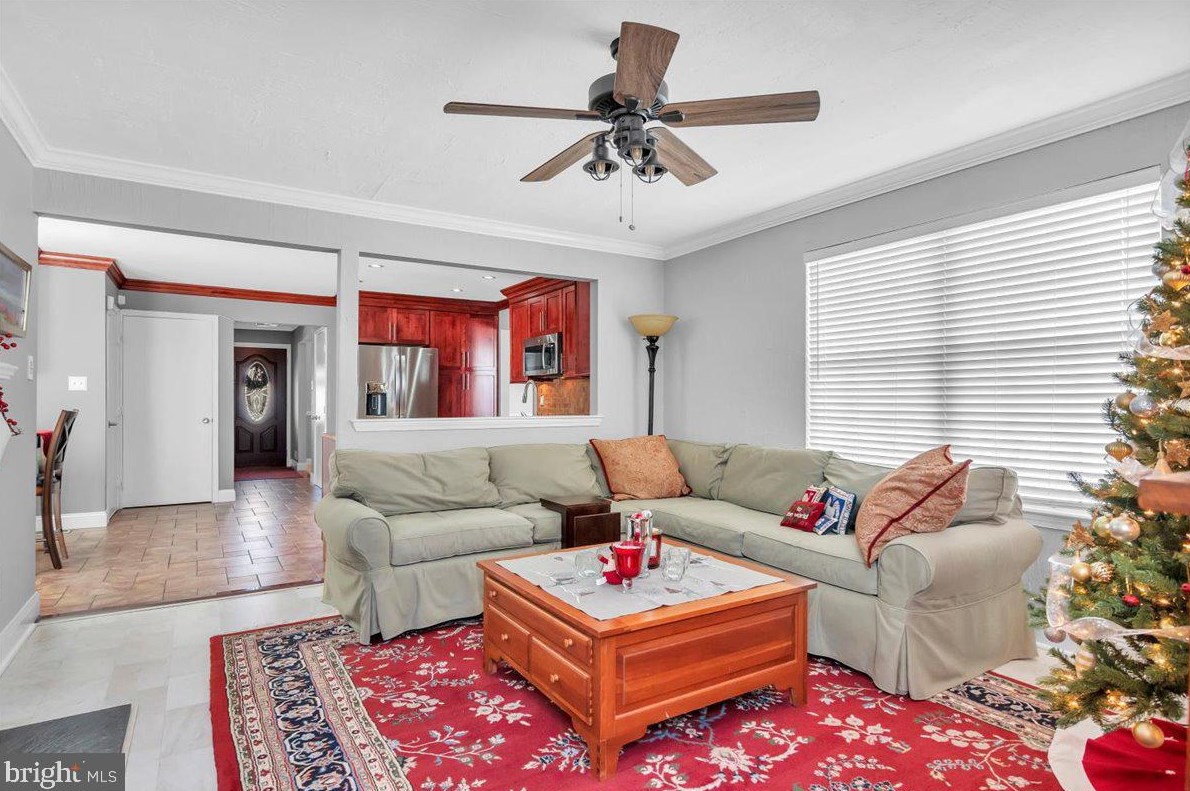 11 Morgan Dr, Clayton NJ  08312-2441 exterior