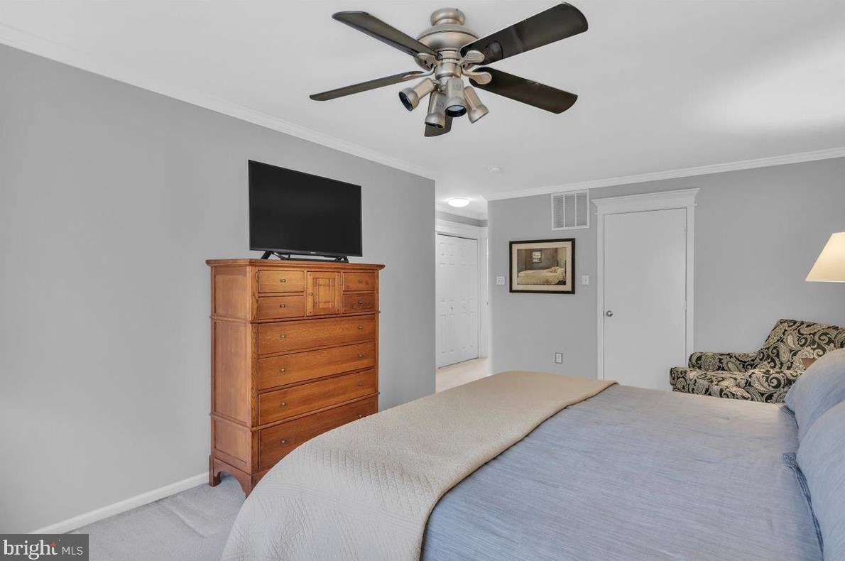 11 Morgan Dr, Clayton NJ  08312-2441 exterior