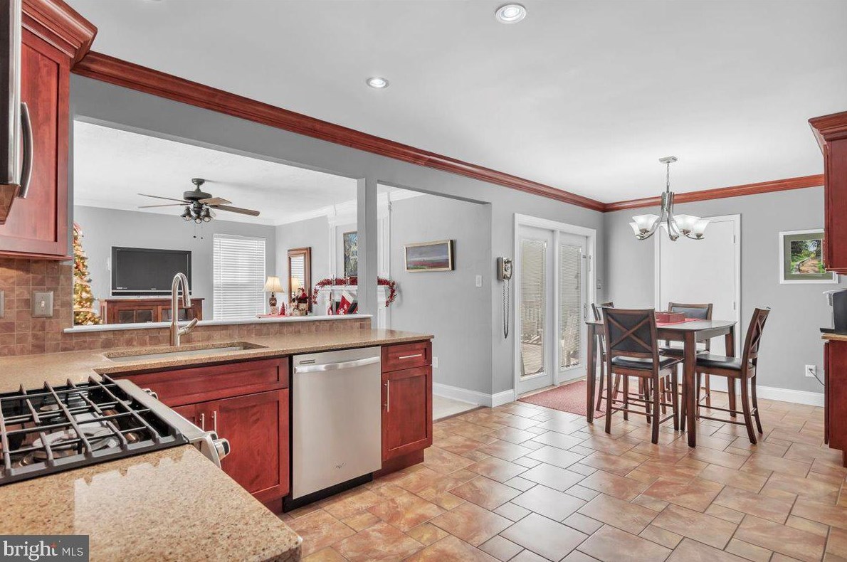 11 Morgan Dr, Clayton NJ  08312-2441 exterior