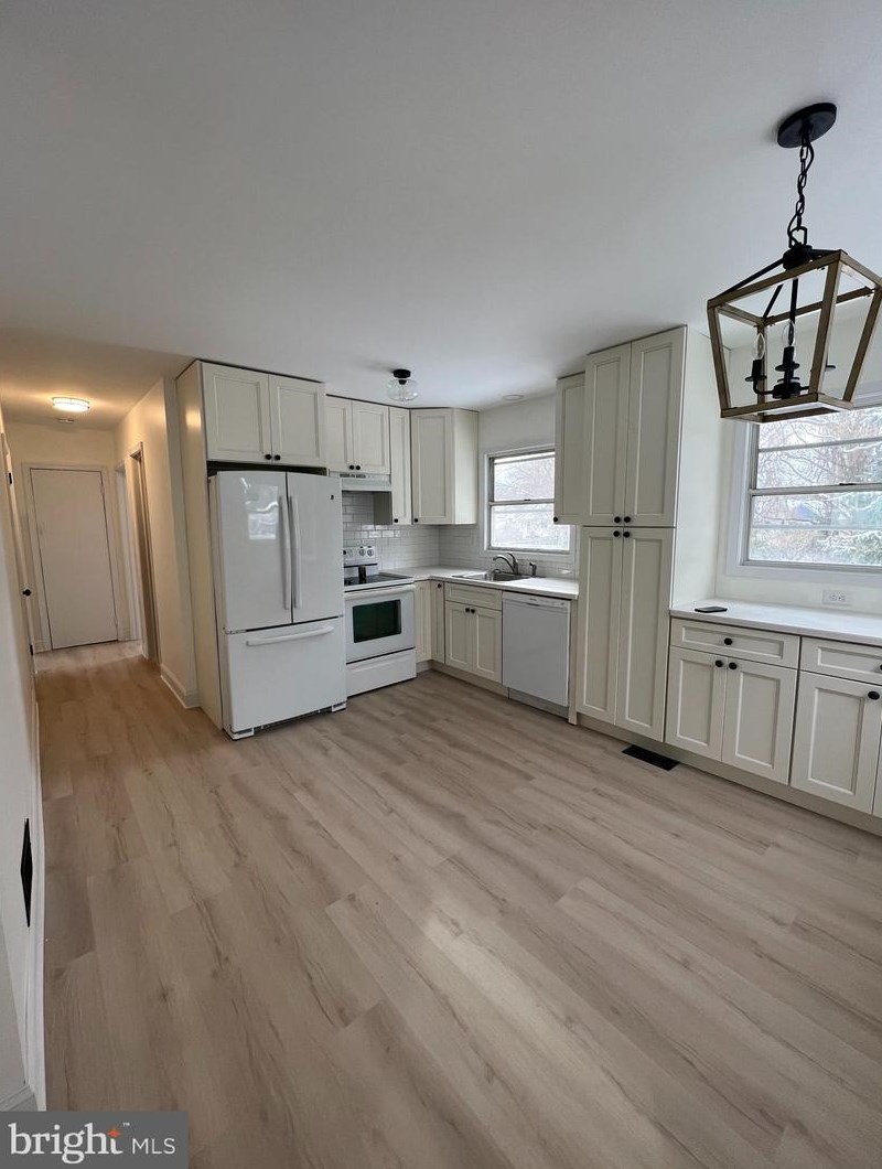 531 Hemlock Ter, West Deptford NJ  08096-2815 exterior